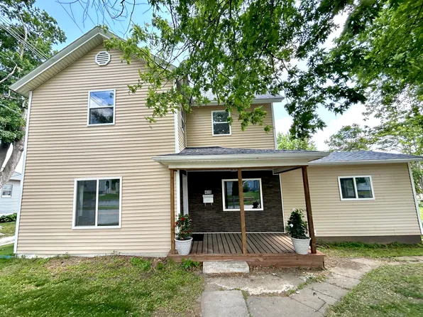 408 S 3rd St, Marshalltown, IA 50158