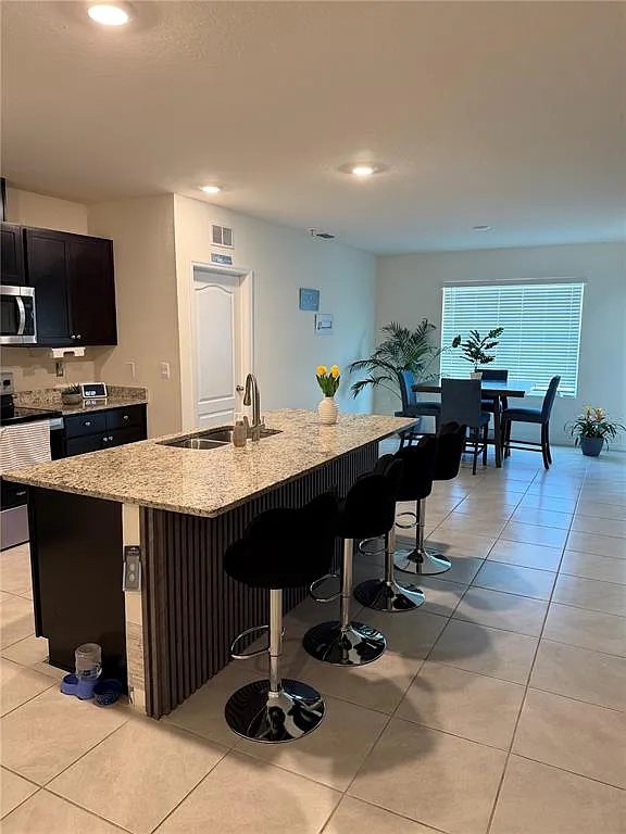 3 bed, 2.0 bath, 1669 sqft, $2,500 — Photo 4