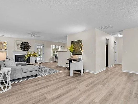 2nd image of 4074 Clovelly Dr