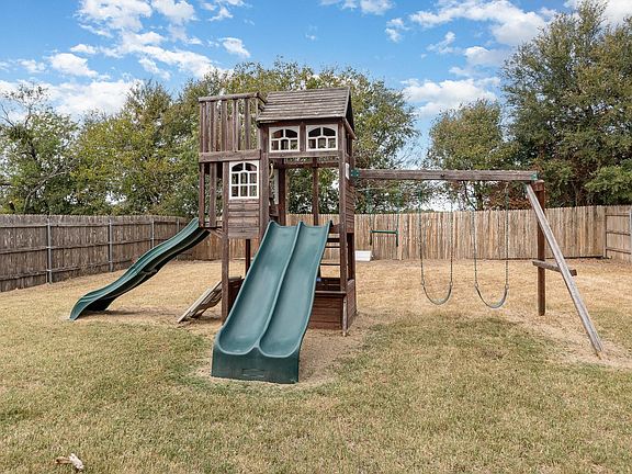 4th image of 13708 Sierra Wind Ln