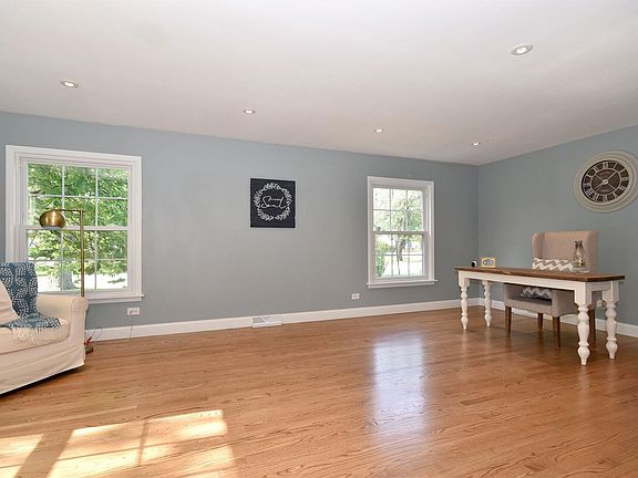 3rd image of 10516 Laramie Ave