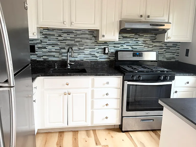 142 E Gate Ln #142 — Photo 4