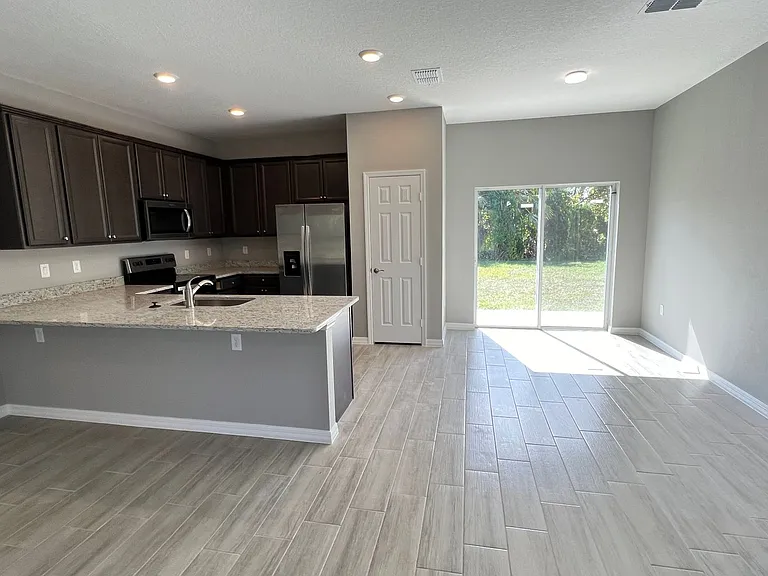 238 Silverfrost St SE — Photo 5