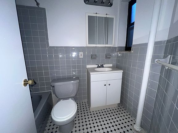 5th image of 110 Fisher Ave APT 2C