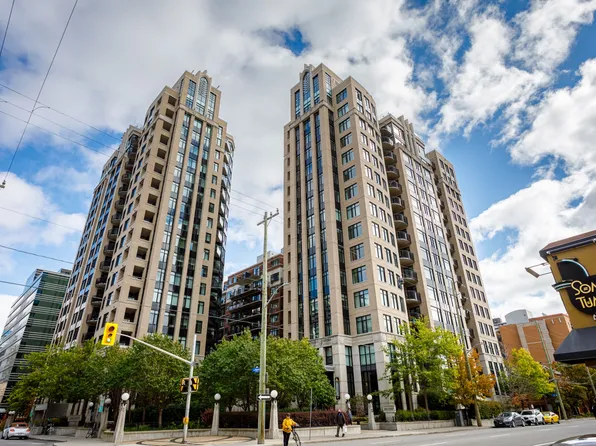 235 Kent St #1013, Ottawa, ON K2P 1Z9