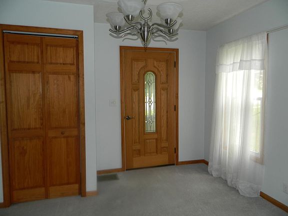 4th image of 18 Parker Ave