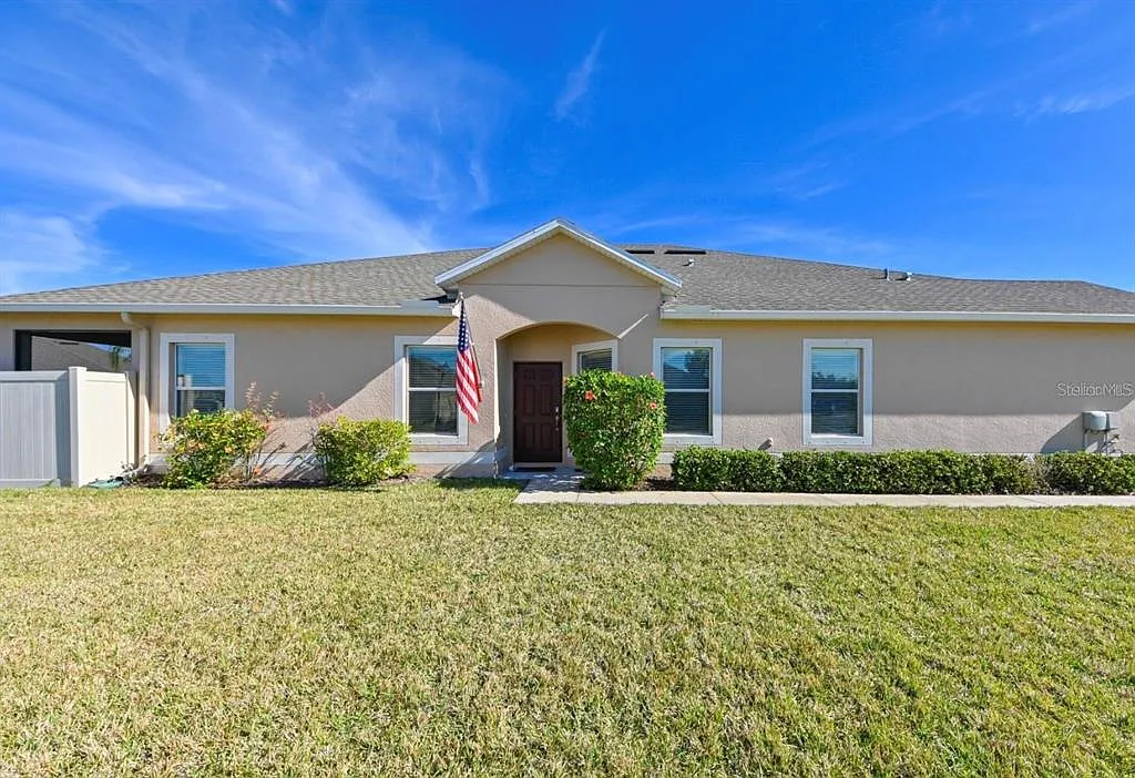 3 bed, 2.0 bath, 1521 sqft, $1,900 — Photo 2