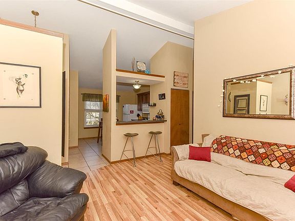 4th image of 1052 Sugar Creek Ct
