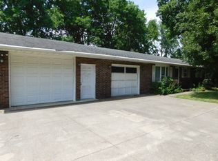 703 Orchard Dr, Olney, IL 62450