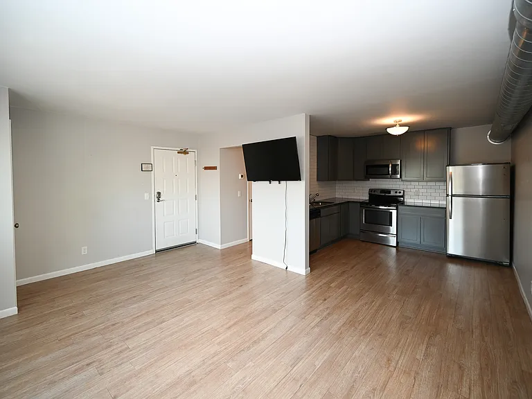 Med City Apartments — Photo 12