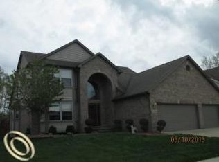 14085 Calf Island Ct, Gibraltar, MI 48173