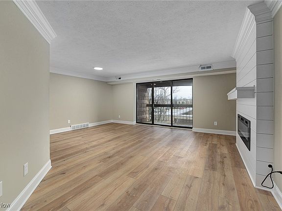 4th image of 9600 Cove Dr Unit B10