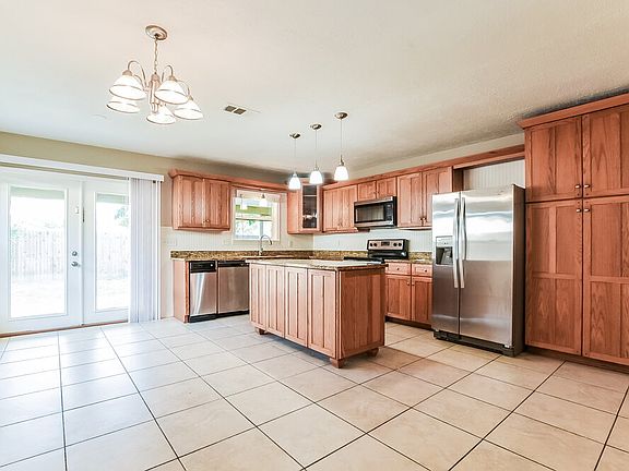 5th image of 1012 Hornbeam St