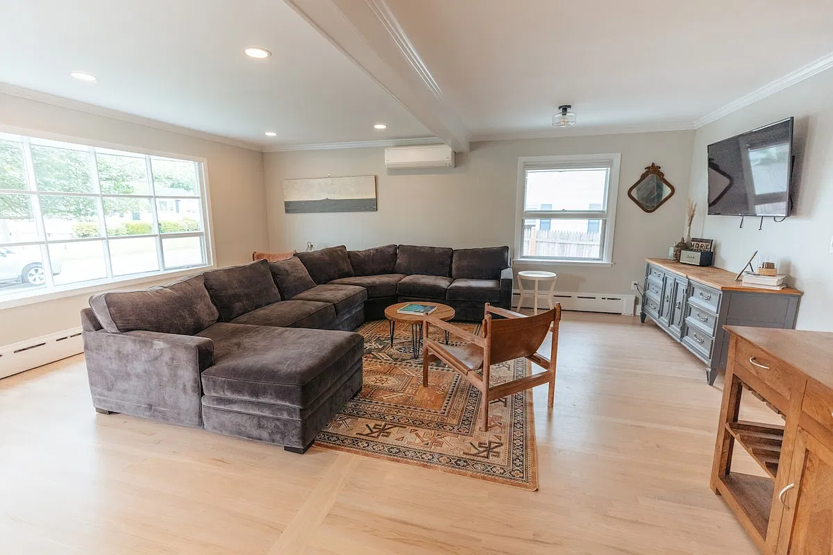 5 bed, 1408 sqft, $4,350 — Photo 1