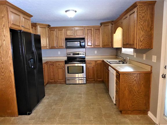 Spacious kitchen. All appliances included