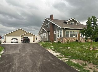 1913 N John Wayne Dr, Winterset, IA 50273