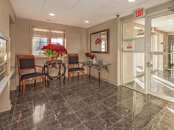 3rd image of 7091 W Touhy Ave APT 208