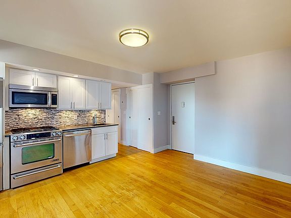 3rd image of 301 E 47th St APT 20O