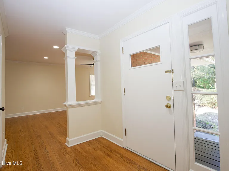 345 E New Hampshire Ave — Photo 4