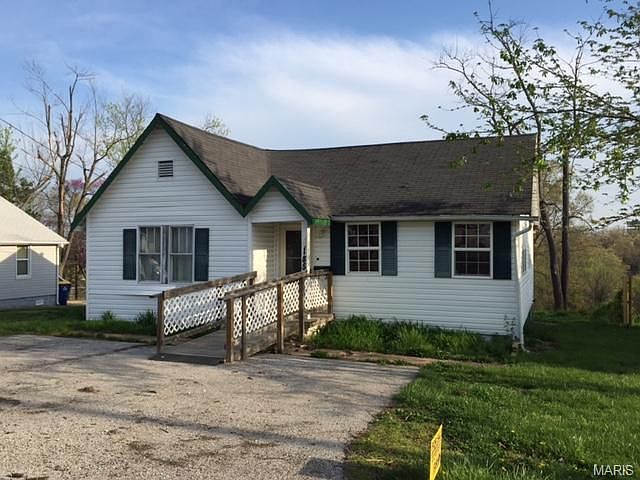 2nd image of 185 Mosley Ave