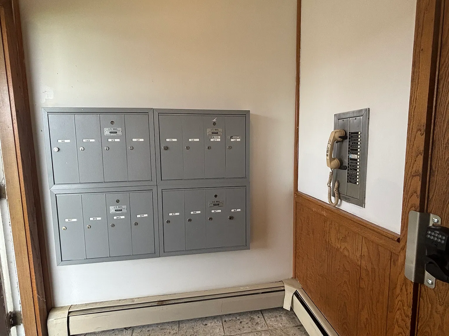 905 Oak Ave — Photo 2