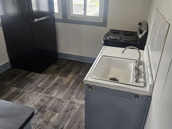 3rd image of 849 849 1/2 Marseilles Ave