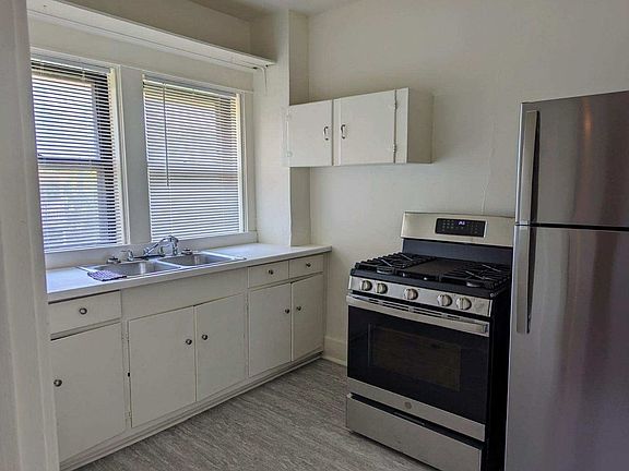 3rd image of 1382 S 1st St #8