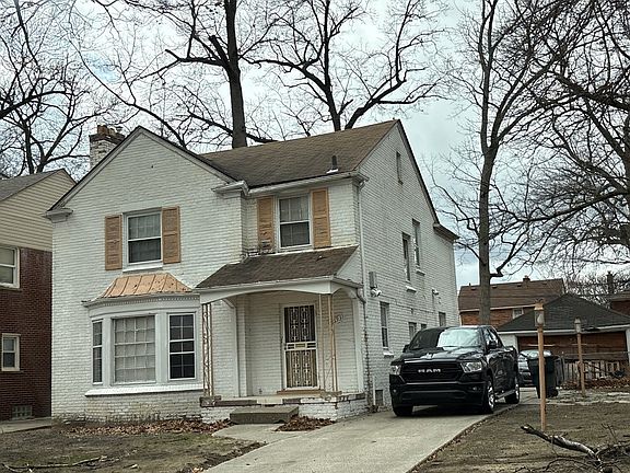 2nd image of 18693 Pinehurst St