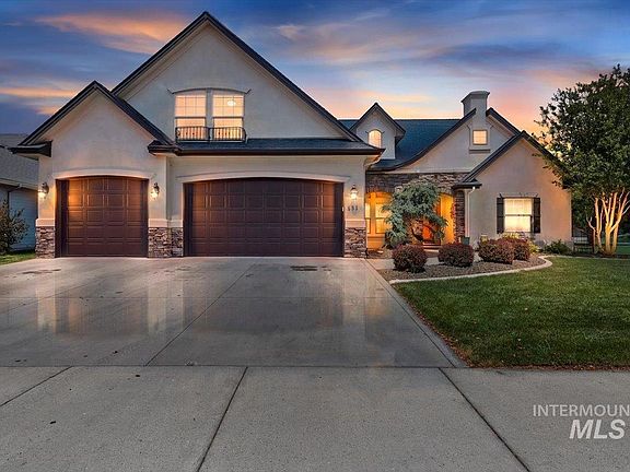3rd image of 898 W Yosemite Dr
