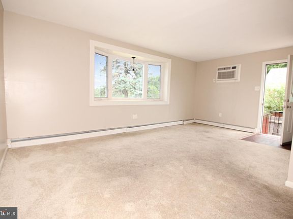 3rd image of 3046 Holme Ave