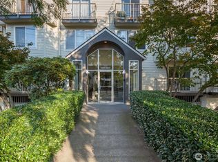903 N 130th St APT 302, Seattle, WA 98133