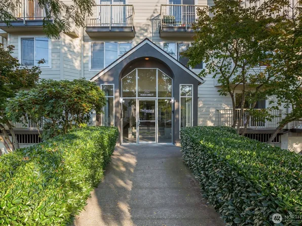 903 N 130th Street #302, Seattle, WA 98133