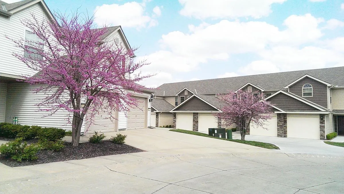 Neighborhood view - 5427 N Hickory St