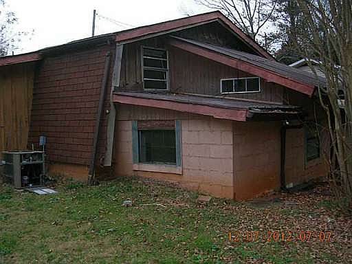 4th image of 3645 Woods Dr