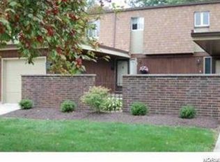 9327 Sussex Dr #9327, Olmsted Falls, OH