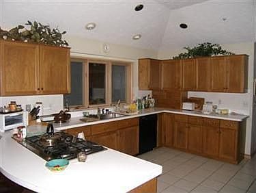 4th image of 202 Woodsong Way