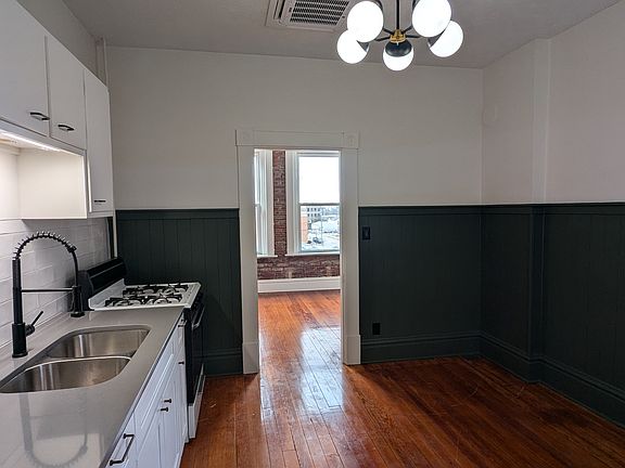 5th image of 128 N Broad St #11549916