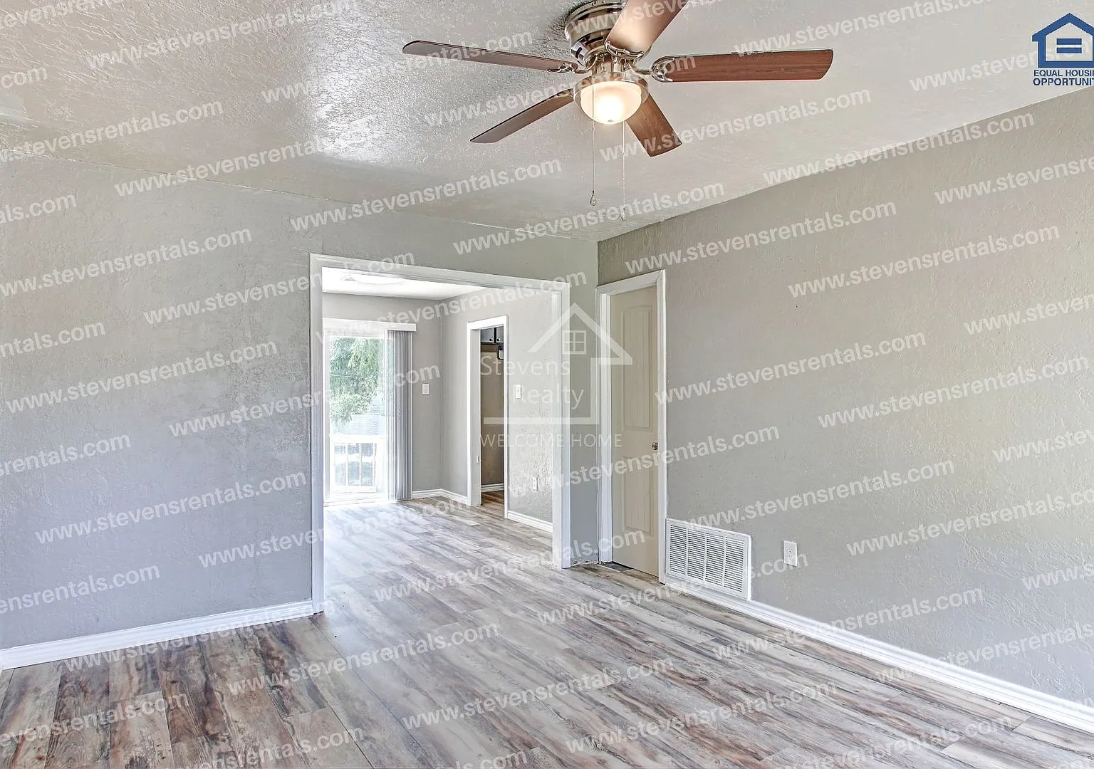 $400 Off First Months Rent! | Charming Cozy Home — Photo 4