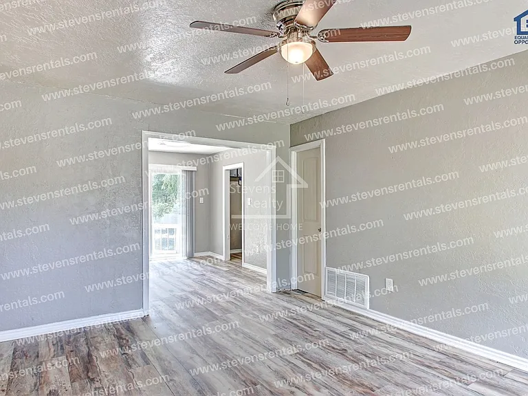 1210 NW Irwin Ave — Photo 9
