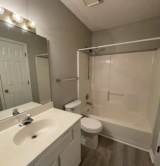 102 Breezewood Dr #G — Photo 15