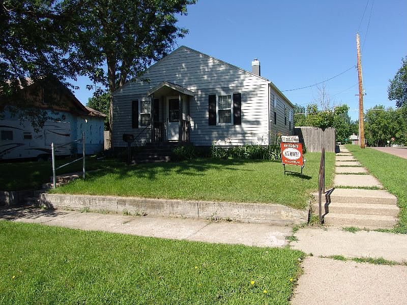 1st image of 579 Kansas Ave NE