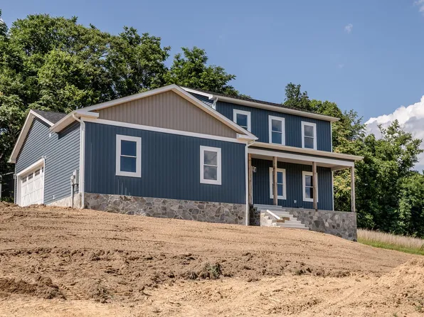 645 Slonaker Ln, Martinsburg, WV 25405