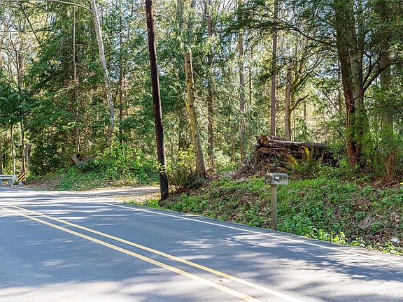 3rd image of 2754 SE Camano Drive