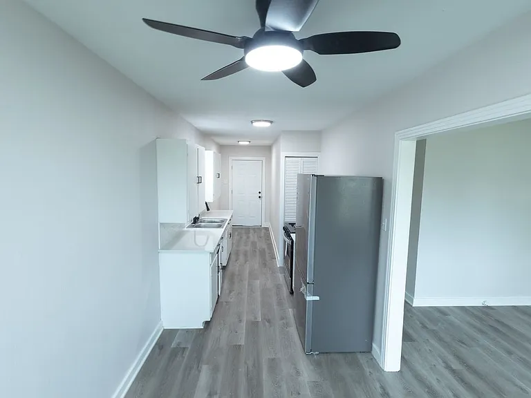 1720 Ethel Ave — Photo 3