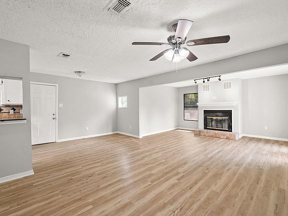 4th image of 13810 S Goodyear Rd