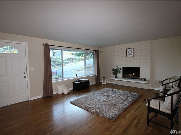 3rd image of 1731 206th St SW