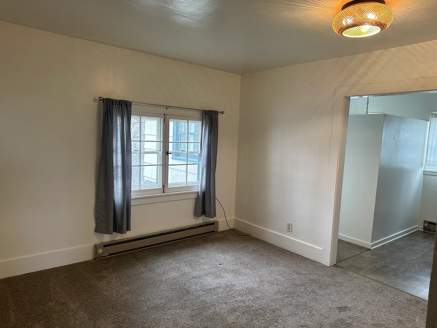 323 W Grove St — Photo 2