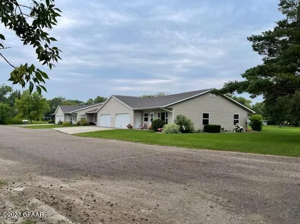 401-408 Regina Ct, Park River, ND 58270