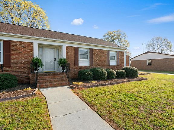 5th image of 106 Whitestone Ave