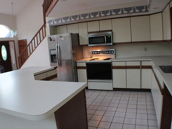4th image of 188 Hyland Dr